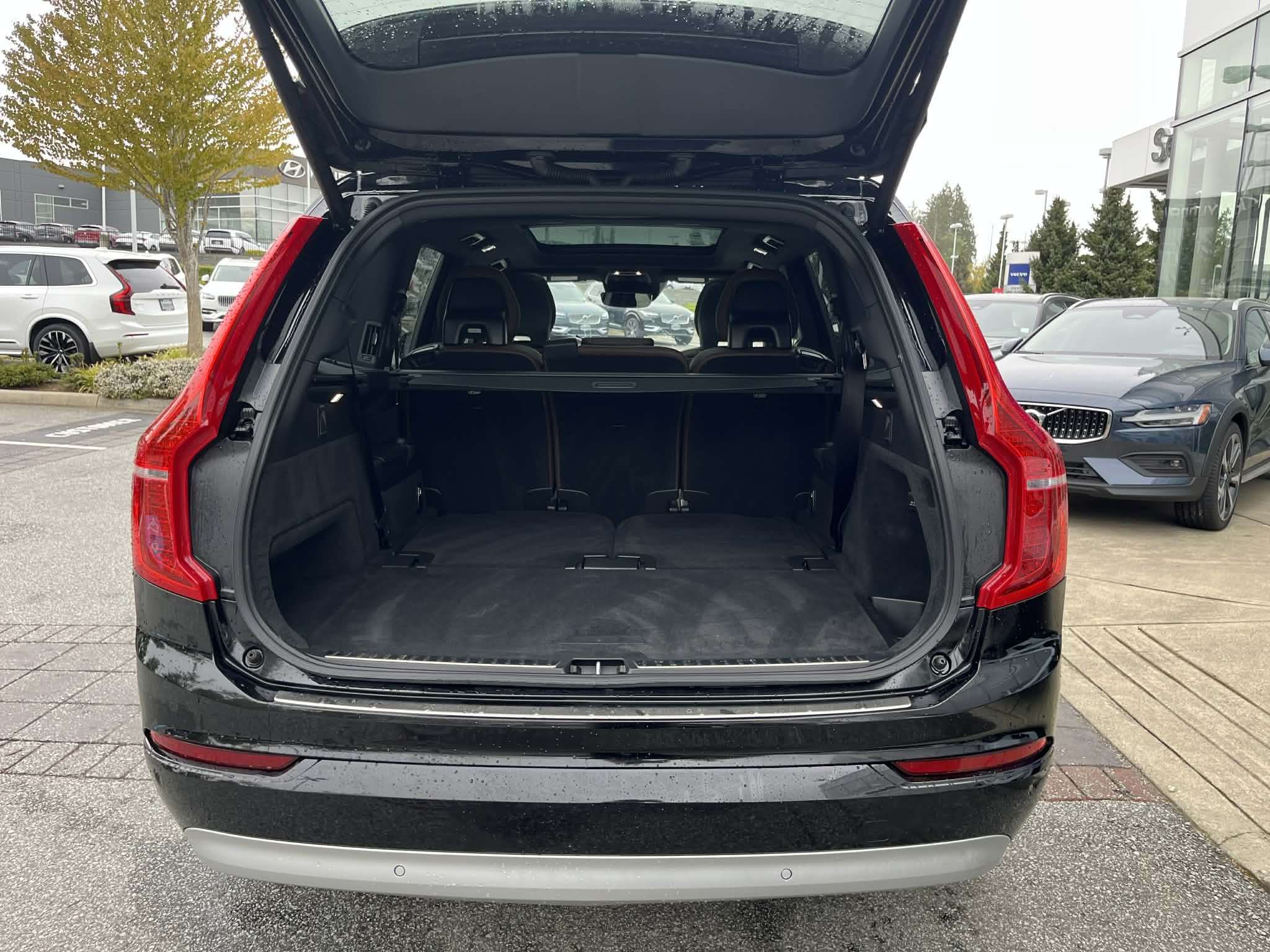 2022 Volvo XC90 T6 AWD Momentum (7-Seat) thumb 17