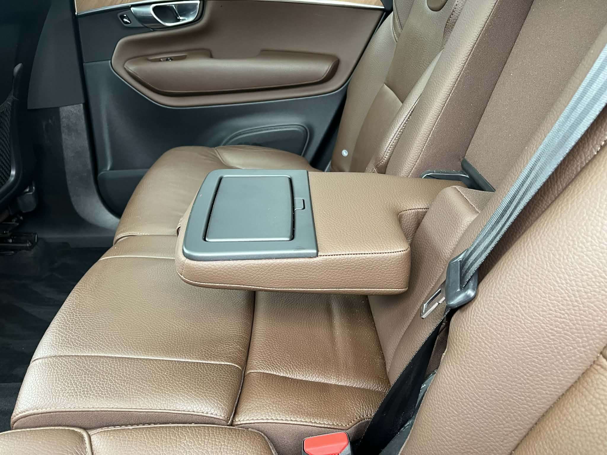 2022 Volvo XC90 T6 AWD Momentum (7-Seat) thumb 14