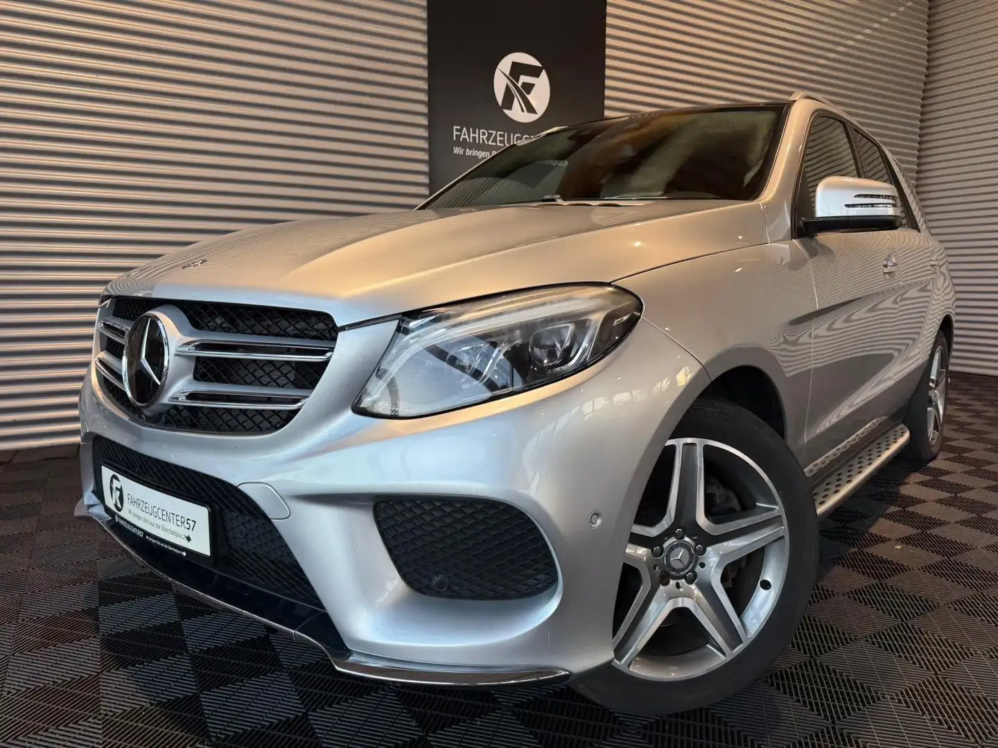 Mercedes-Benz GLE 500 4MATIC/H&K/ACC/PANO/360°/CARPLAY Argent - 1