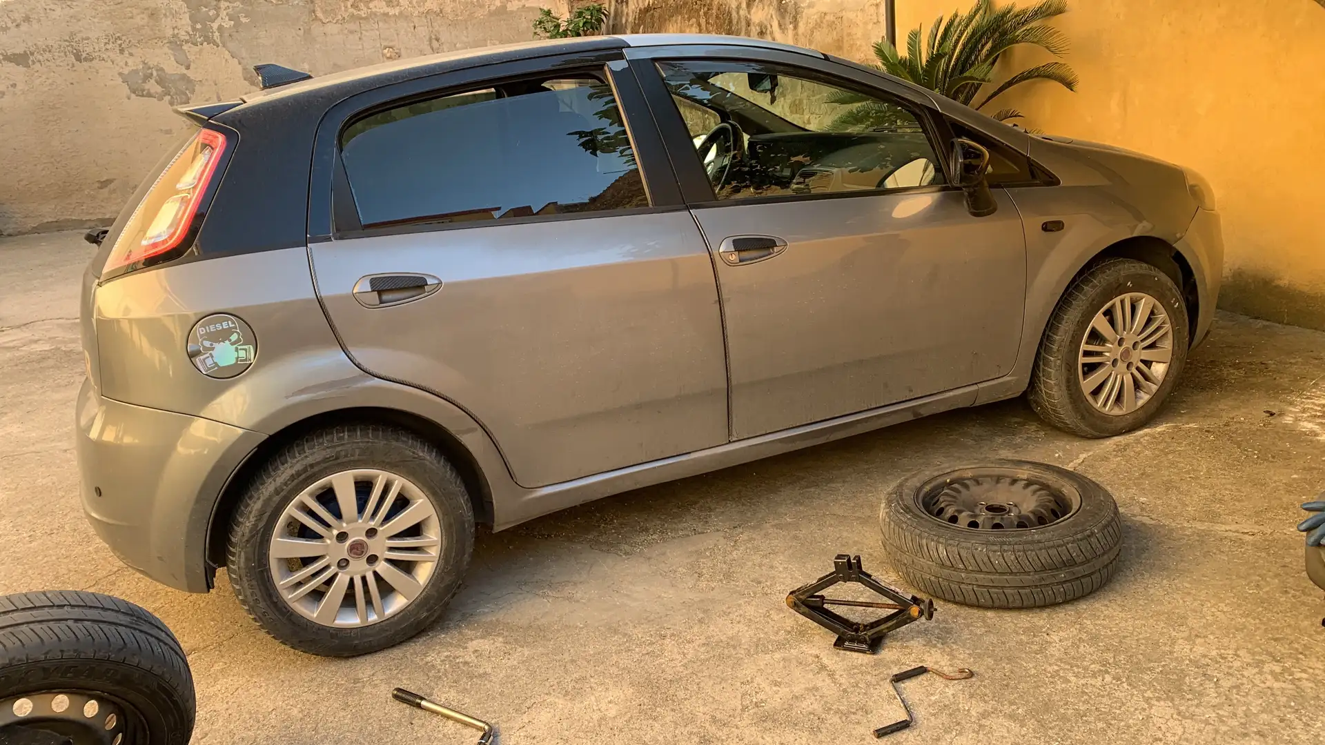 Fiat Grande Punto 5p 1.3 mjt 16v Active 75cv Grigio - 2
