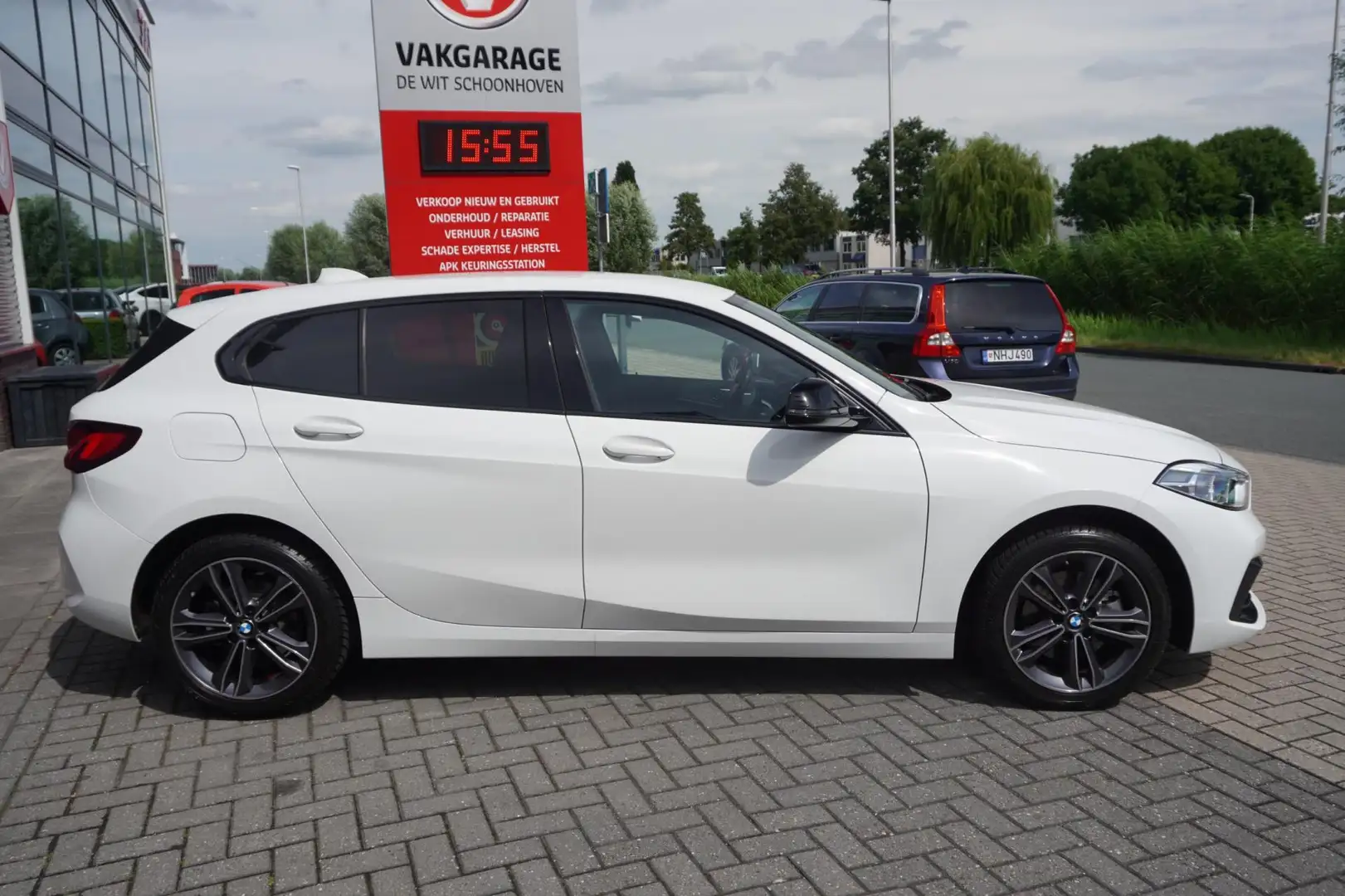 BMW 118 1-serie 118i High Executive Edition / Dealer onder Wit - 2