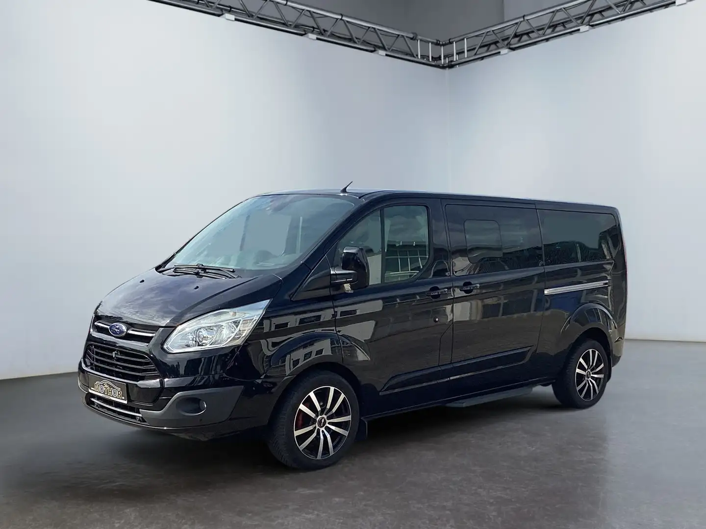 Ford Tourneo Custom Transit/ 310 L2  Titanium 2.0 TDCi Zwart - 2