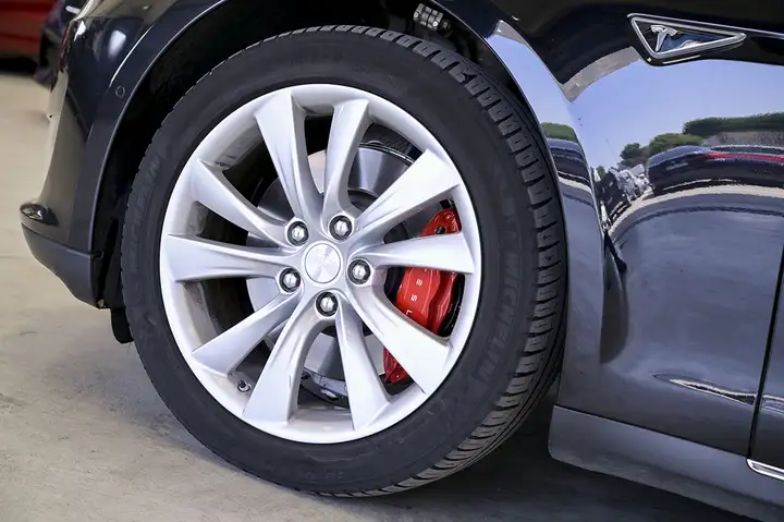 Tesla Model S 2016, foto 13