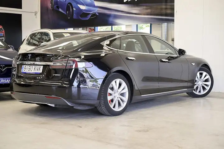 Tesla Model S 2016, foto 3