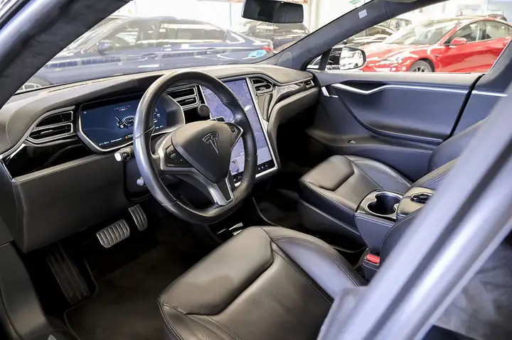 Tesla Model S 2016, foto 4