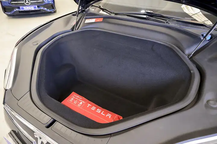 Tesla Model S 2016, foto 12