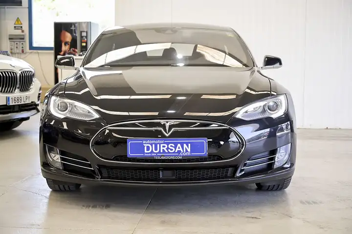 Tesla Model S 2016, foto 2
