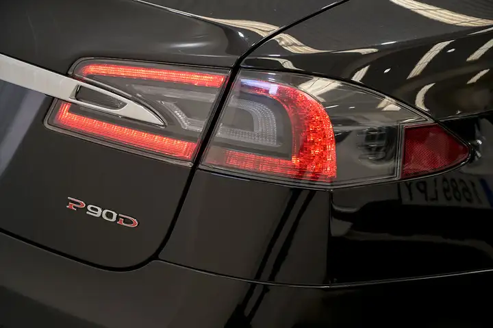 Tesla Model S 2016, foto 21