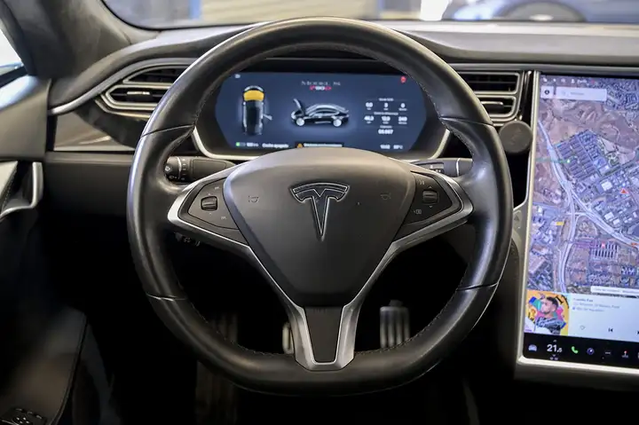 Tesla Model S 2016, foto 24