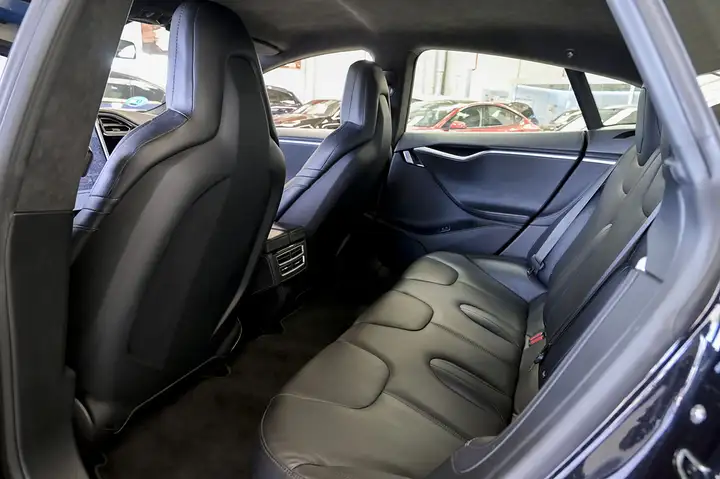 Tesla Model S 2016, foto 15