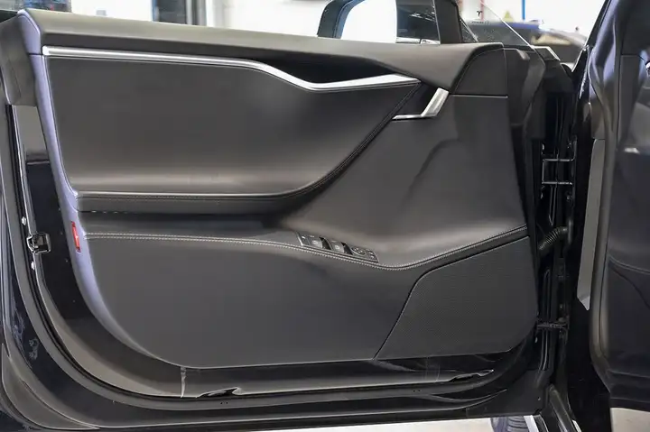 Tesla Model S 2016, foto 22