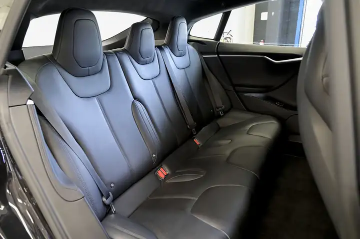 Tesla Model S 2016, foto 17