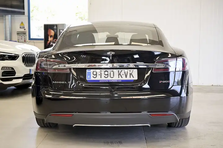 Tesla Model S 2016, foto 11