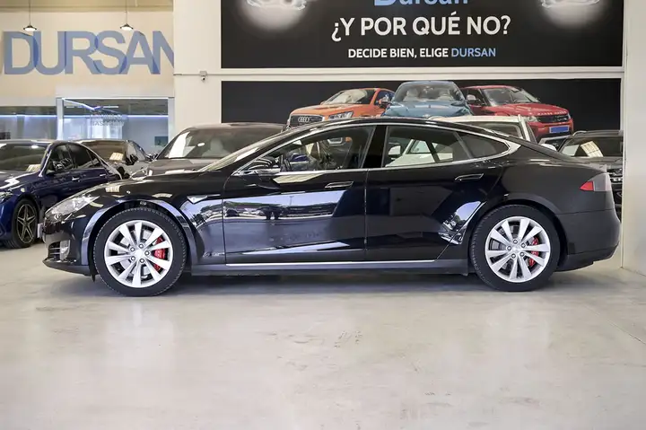 Tesla Model S 2016, foto 18
