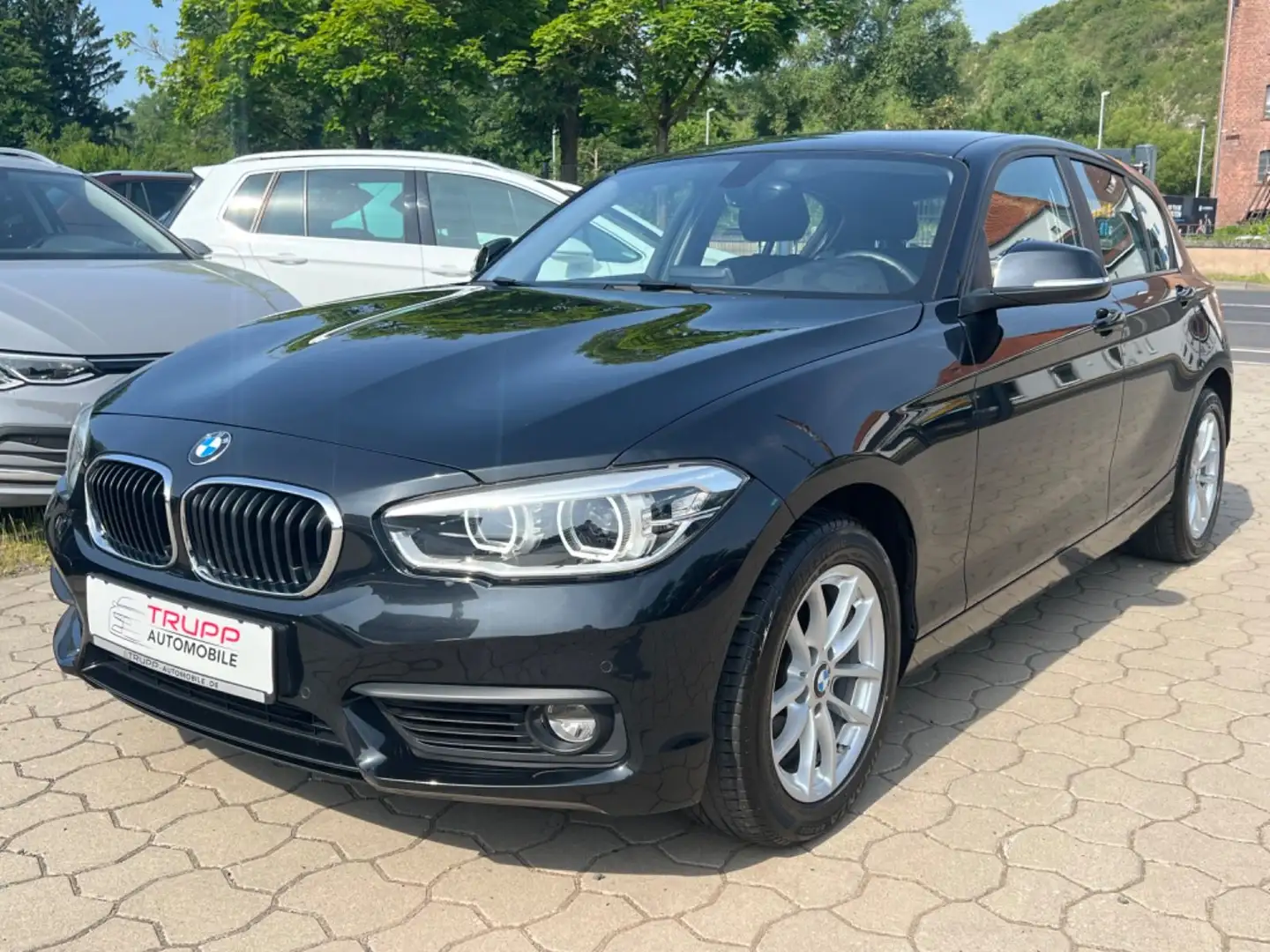 BMW 118 d/LED/AHK/Tempomat/Sitzheizung/PDC Schwarz - 2
