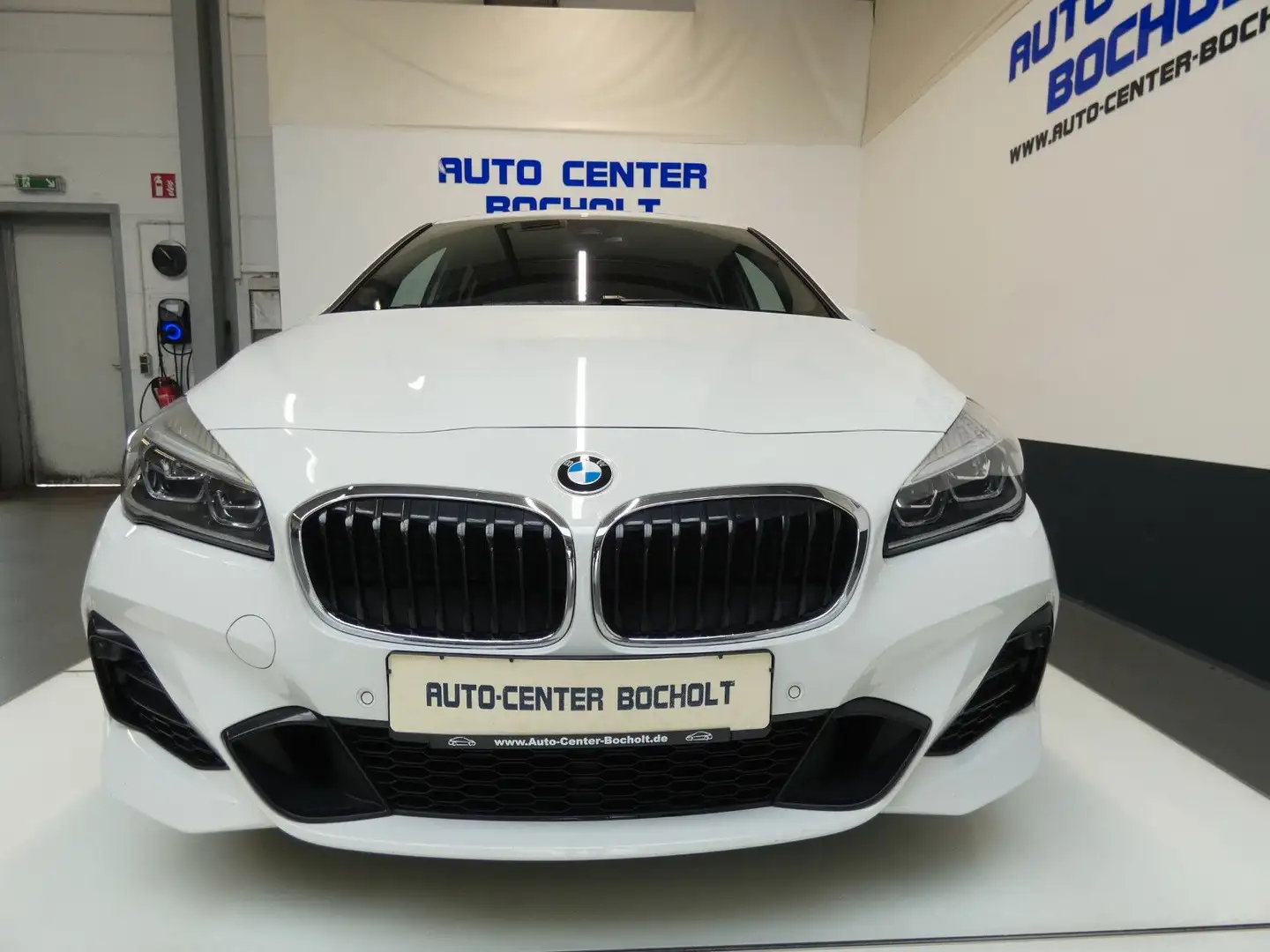 BMW 220 220 d xDrive M Sportpaket*Navi*HUD*AHK*7-Sitze Wit - 1