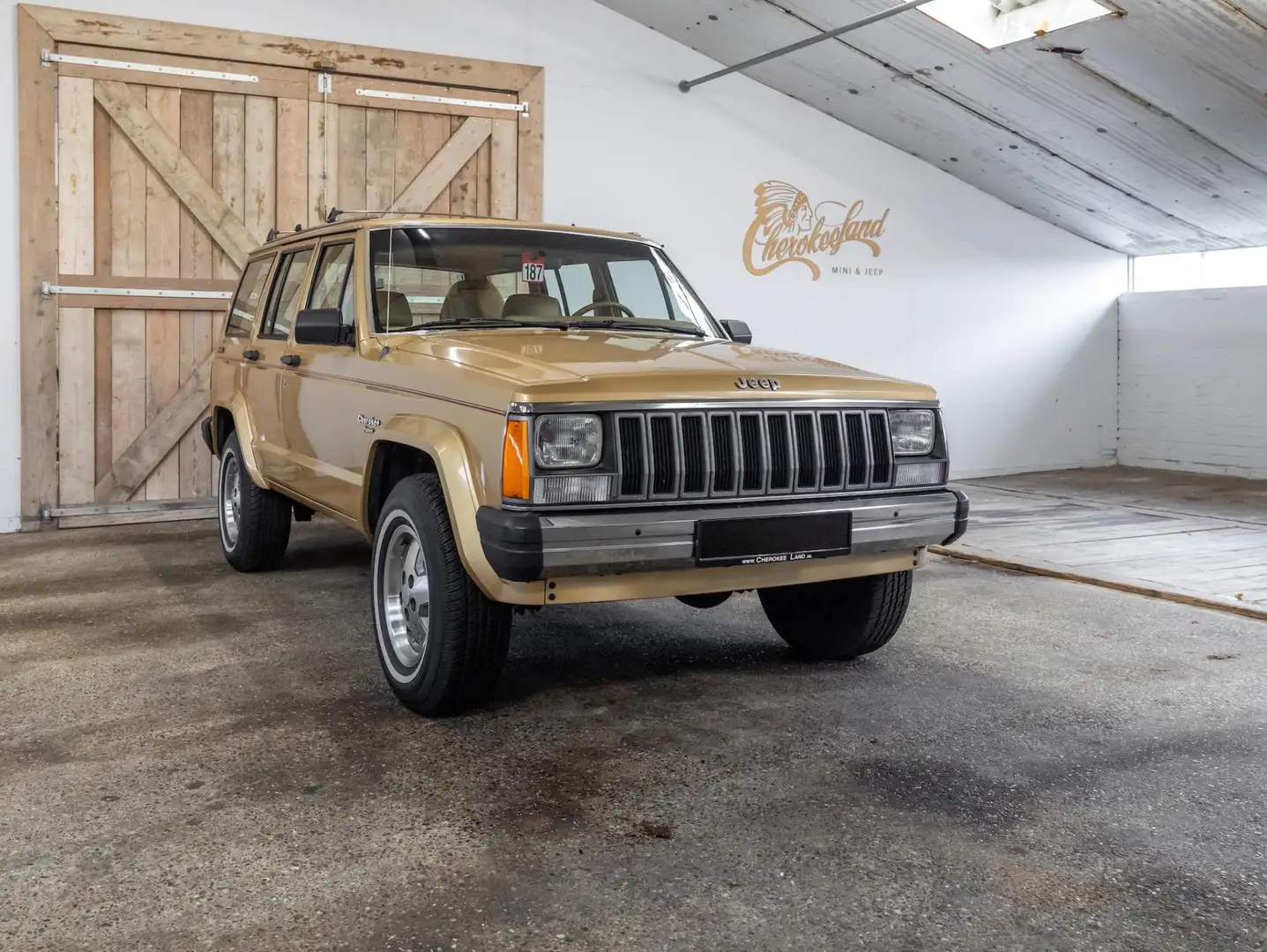 Jeep Cherokee XJ - Pioneer - Ready to go Beige - 1