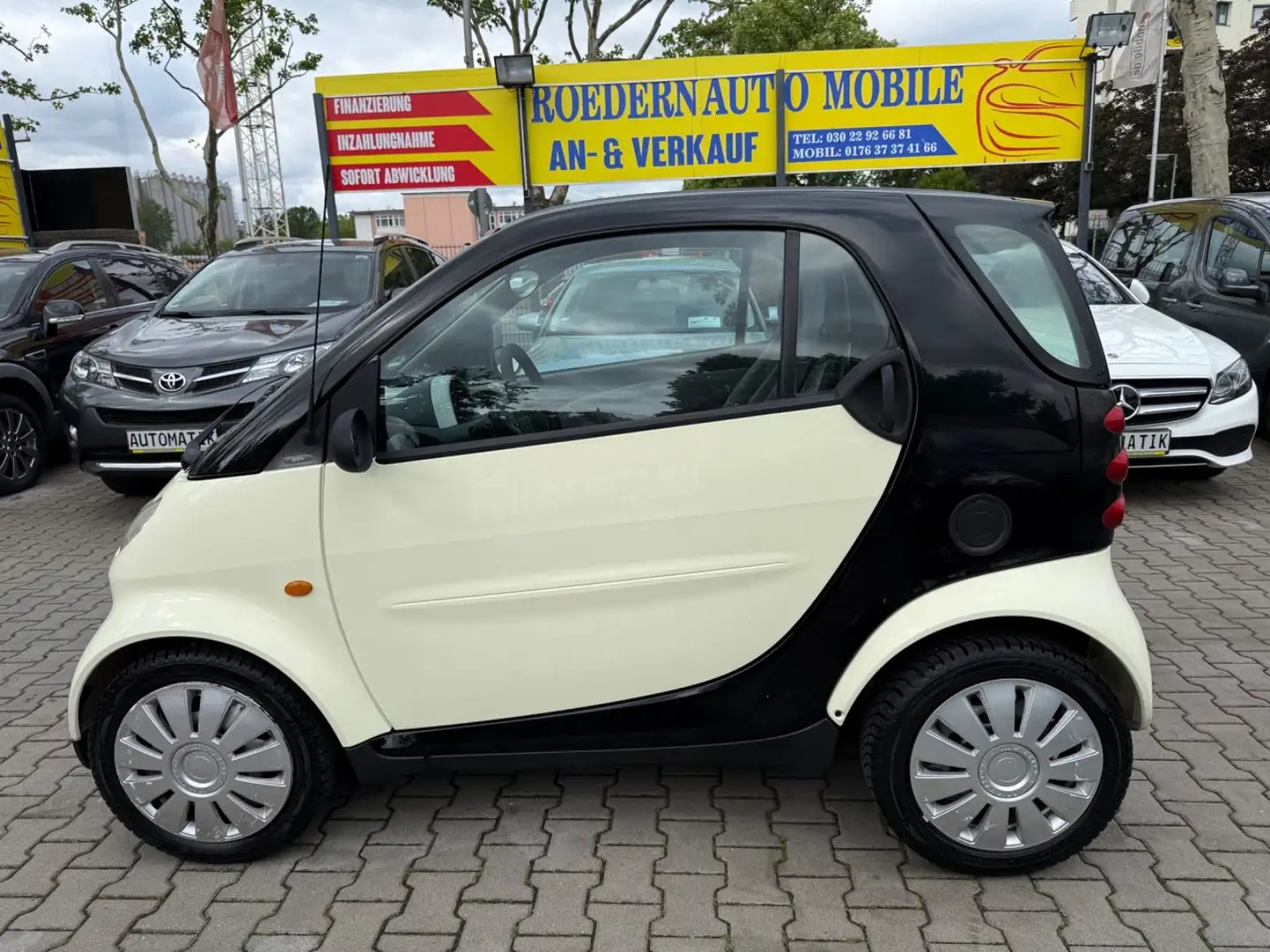 smart forTwo fortwo coupe Basis*AUTOMATIK Schwarz - 2
