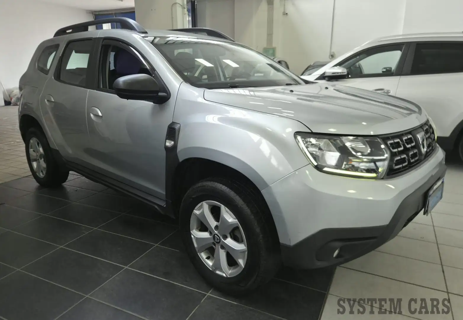 Dacia Duster 1.6 sce 4x2 techroad - OK NEOPATENTATO - GPL Silber - 2