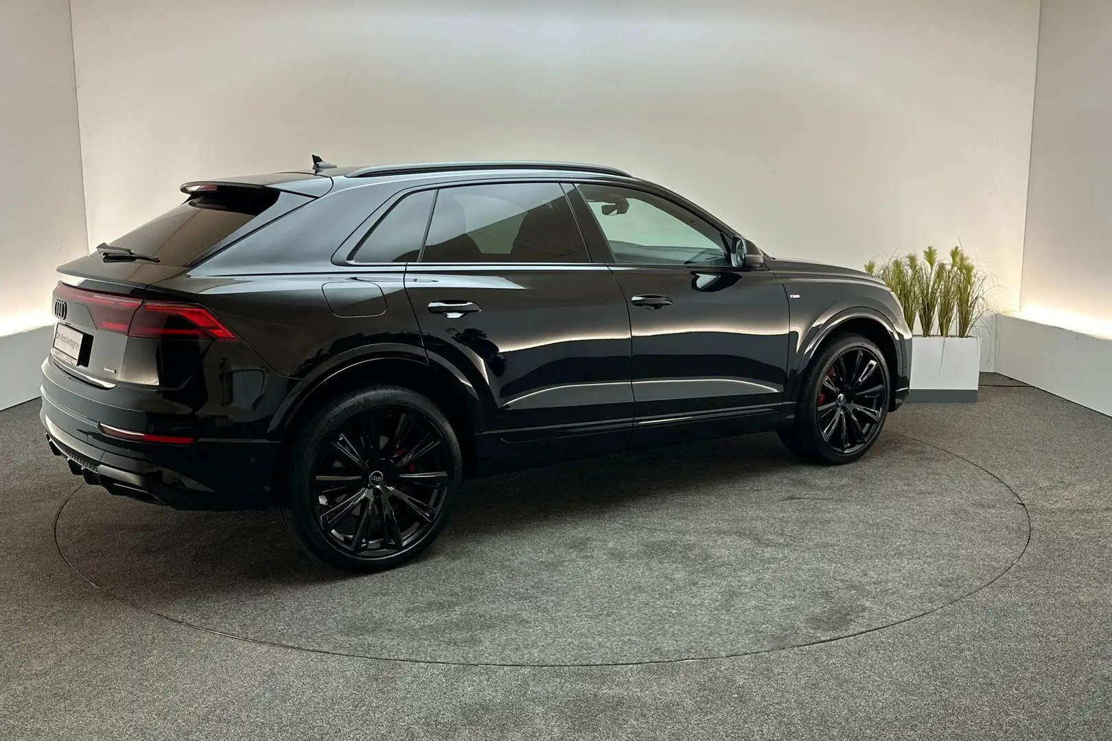 Audi Q8 Pro Line S quattro 55 TFSI e Automaat Zwart - 2