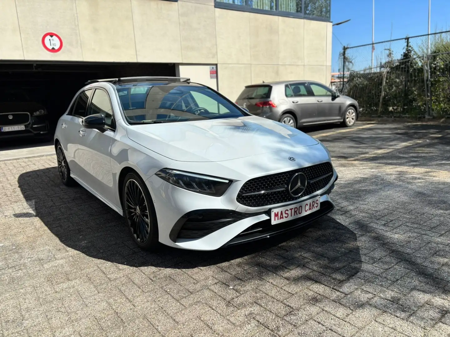 Mercedes-Benz A 180 AMG Line Biały - 1