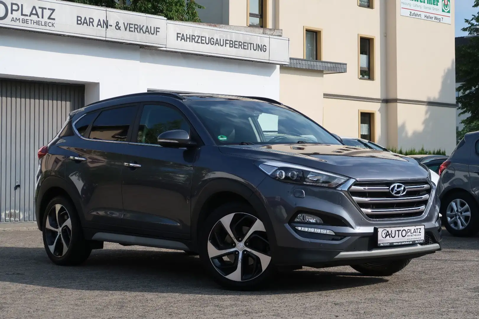 Hyundai TUCSON Premium 4WD *KAMERA *PANORAMA *AUTOMATIK Grijs - 1