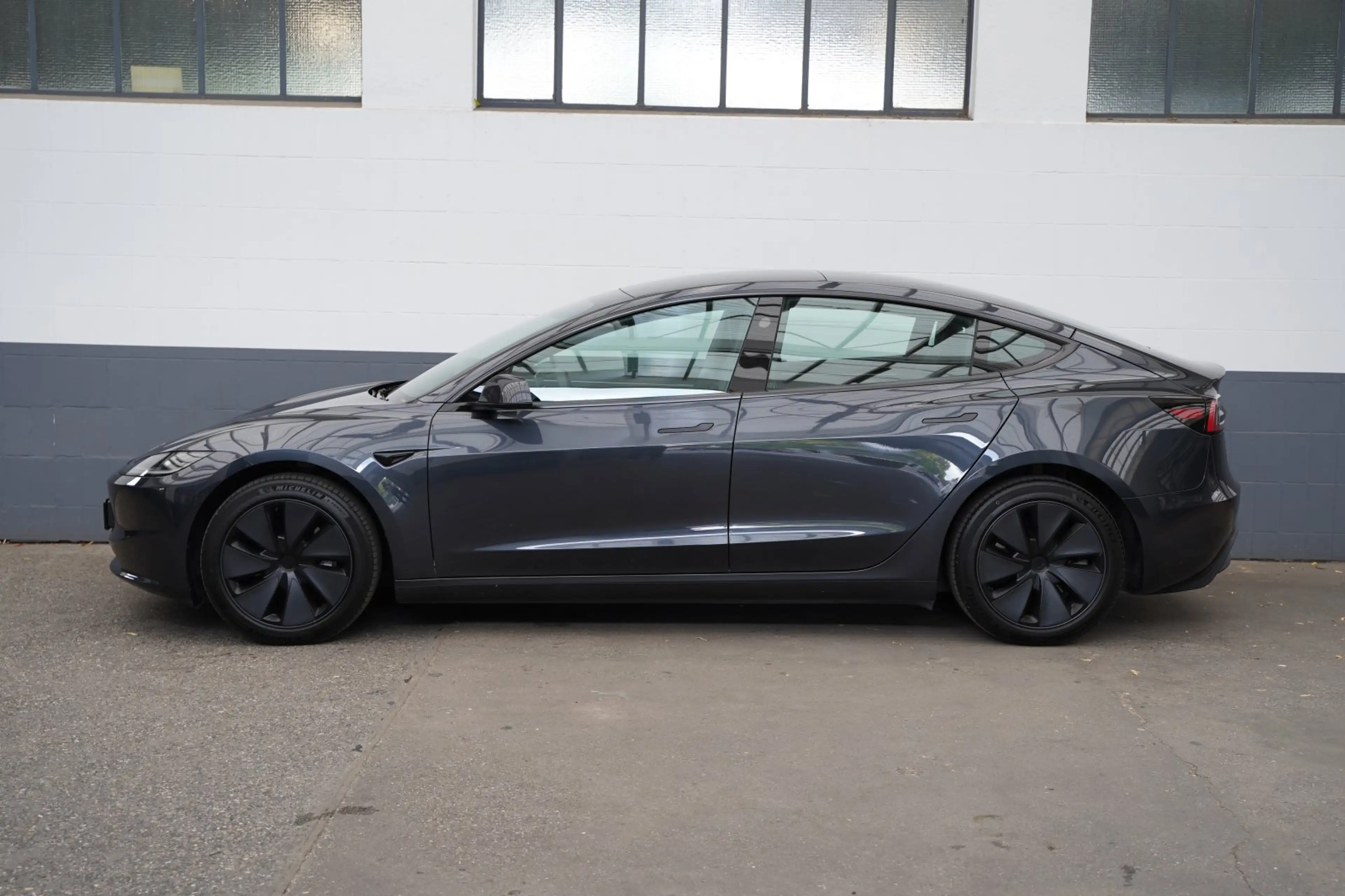 Tesla Model 3 Standard Range + *Highland*unfallfrei — photo 4