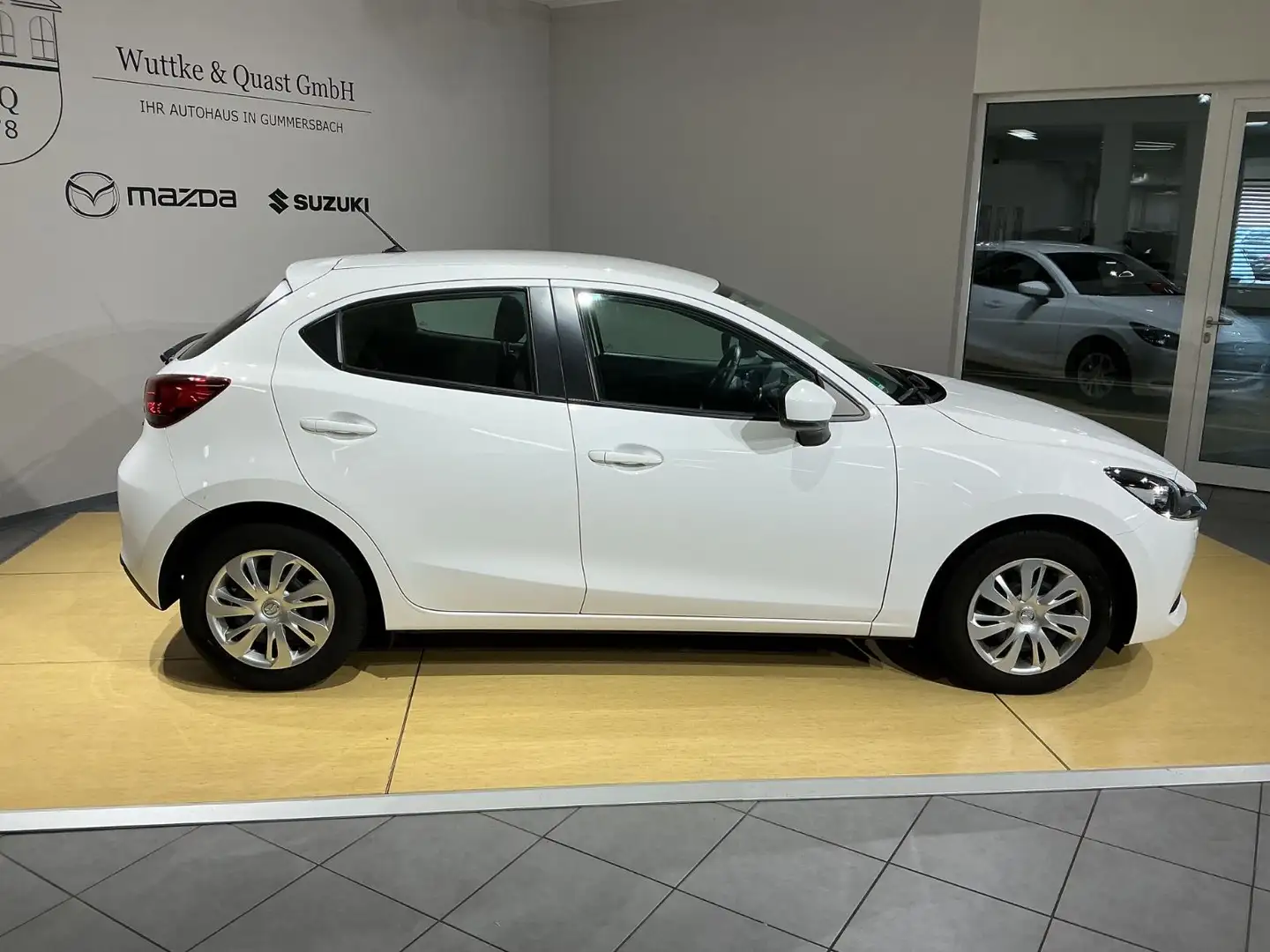 Mazda 2 Lim. Center-Line*8Fach-bereift*LED* Blanc - 2