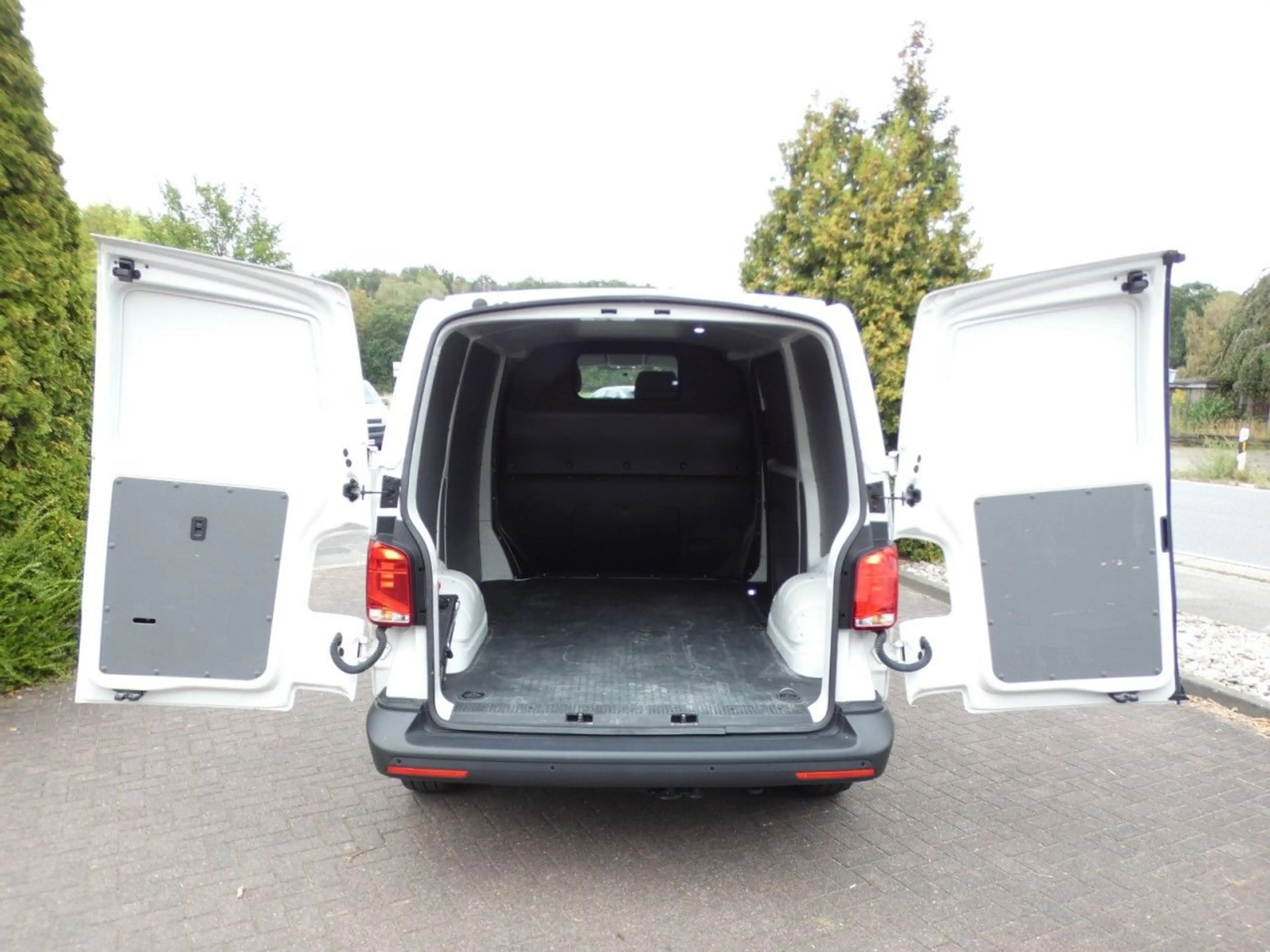 Volkswagen T6.1 Transporter Kasten KR Klima Flügeltüren Parkhilfe GJR Klima — photo 3