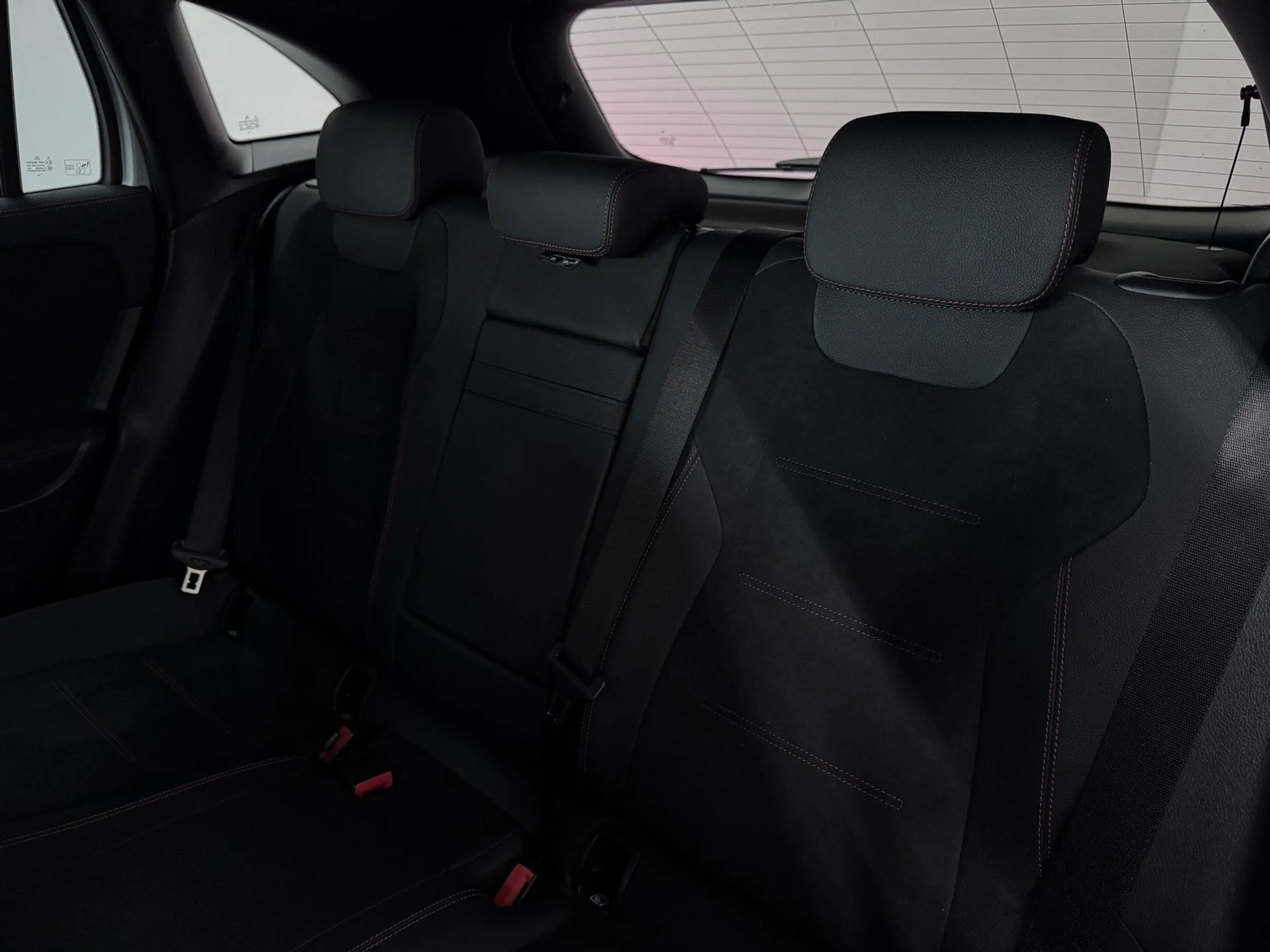 Mercedes-Benz EQA 250+ AMG+DISTR+360°+ELEK.HECK+TOTWINKEL+SPUR — photo 13