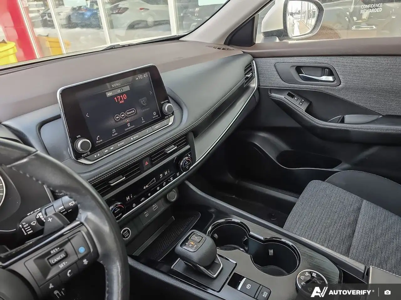 Nissan Rogue снимка Nissan Rogue