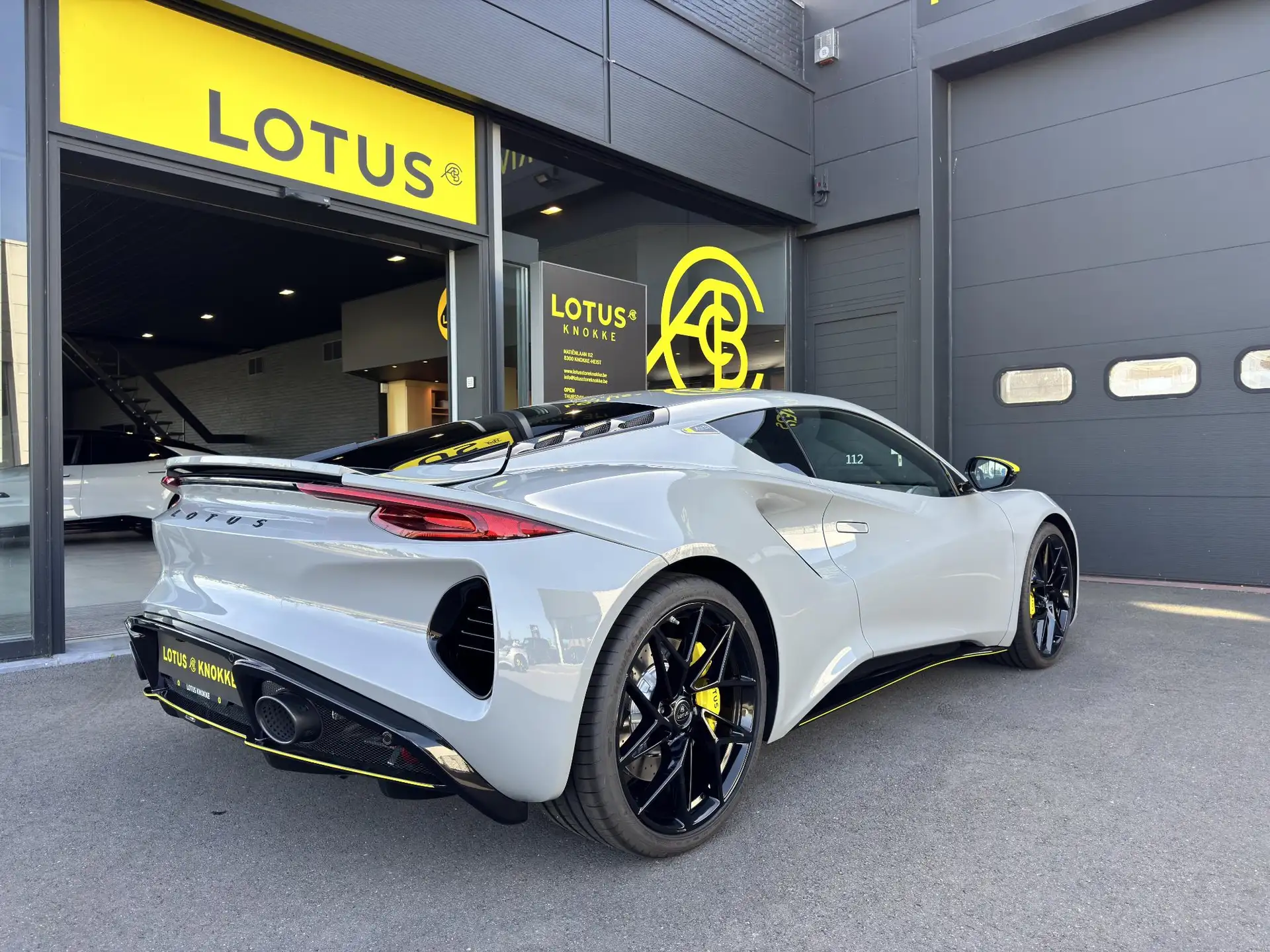 Lotus Emira 2026 화이트 사진 7