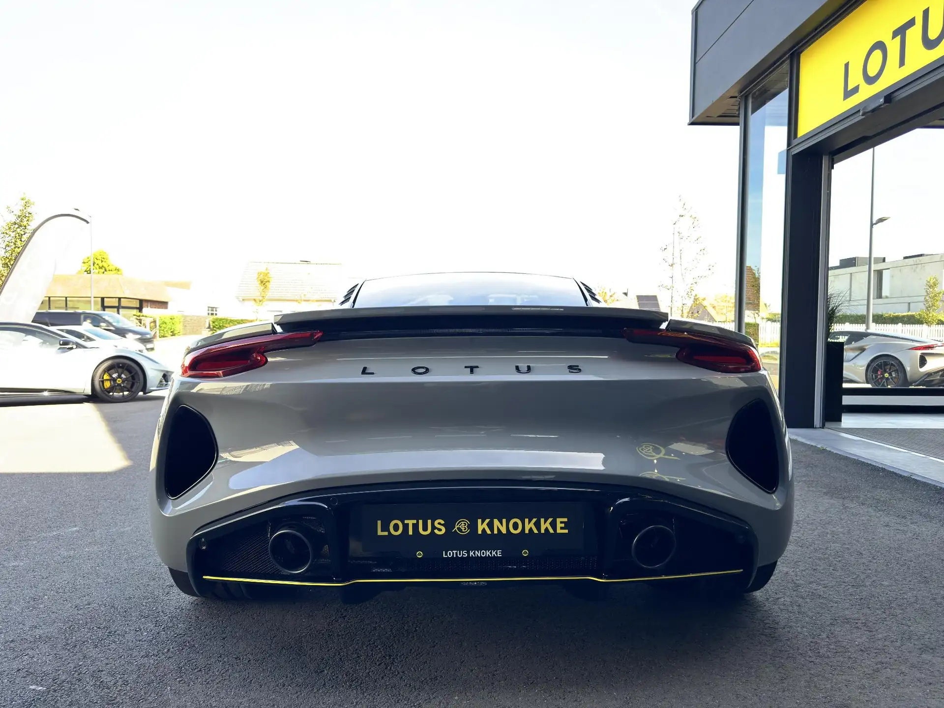 Lotus Emira 2026 화이트 사진 5