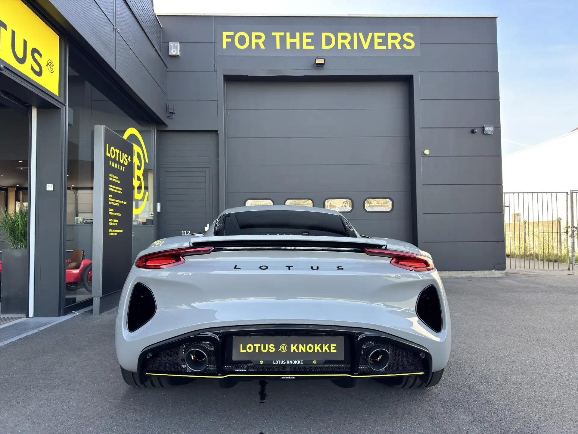 Lotus Emira 2026 화이트 사진 8