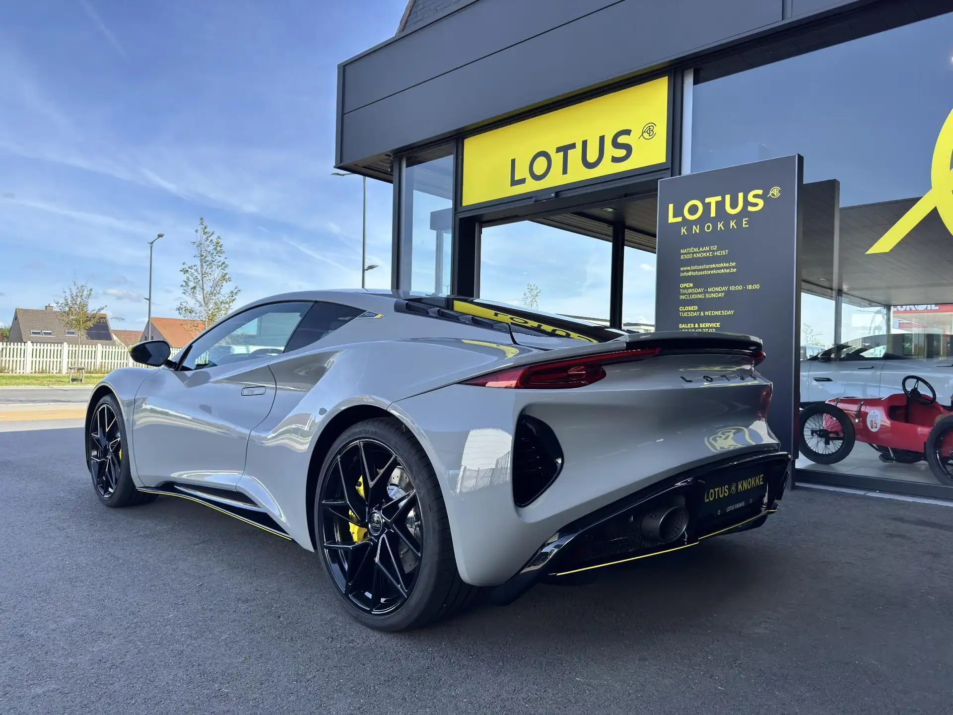 Lotus Emira 2026 화이트 사진 4