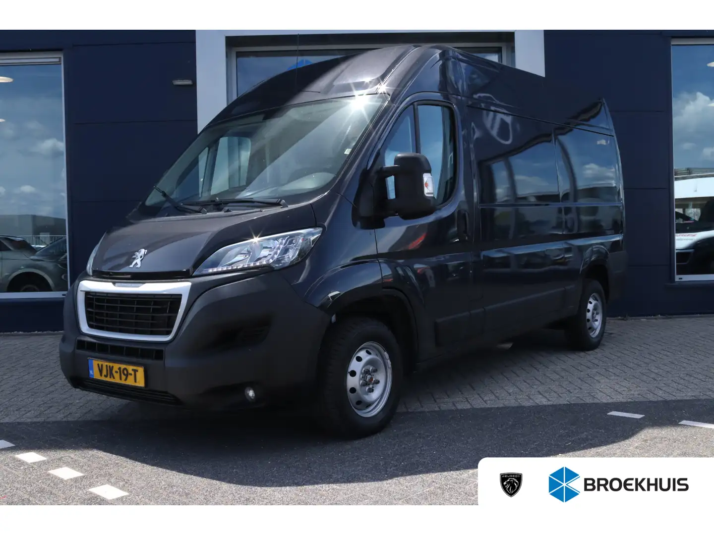 Peugeot Boxer 333 2.2 BlueHDi 140 L2H2 Premium | Cruise Control Grijs - 1