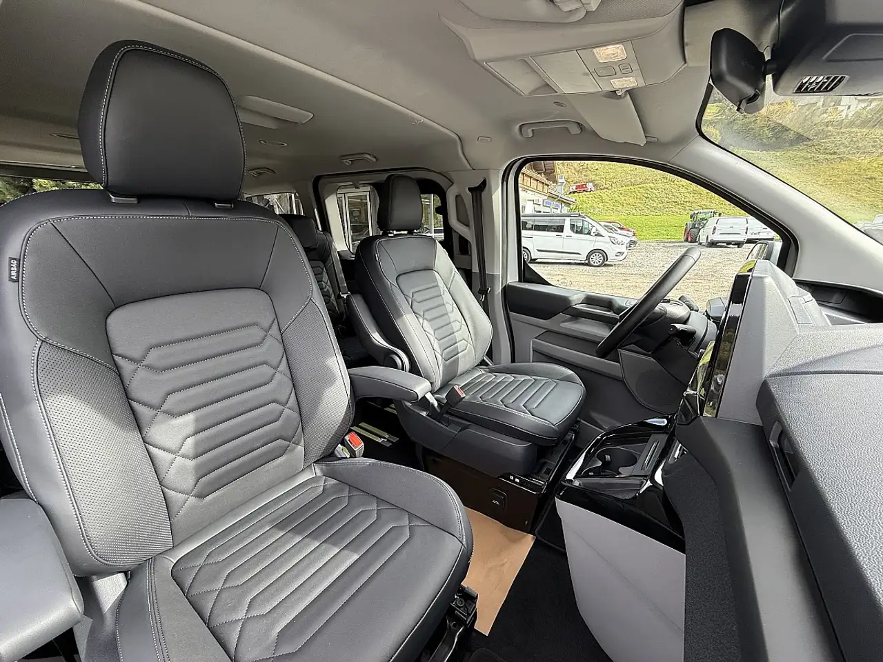 Ford Tourneo Custom 2026 — фото 9