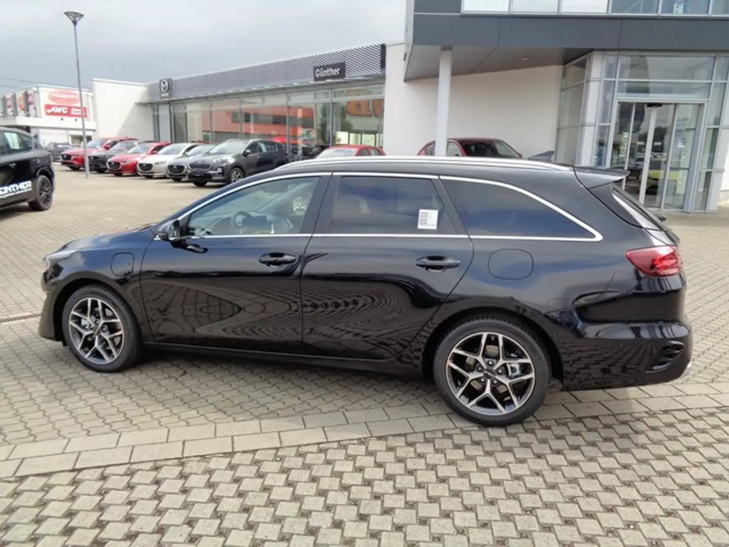 Kia Ceed SW / cee'd SW 1.6 Plug-in Hybrid Platinum Schwarz - 2