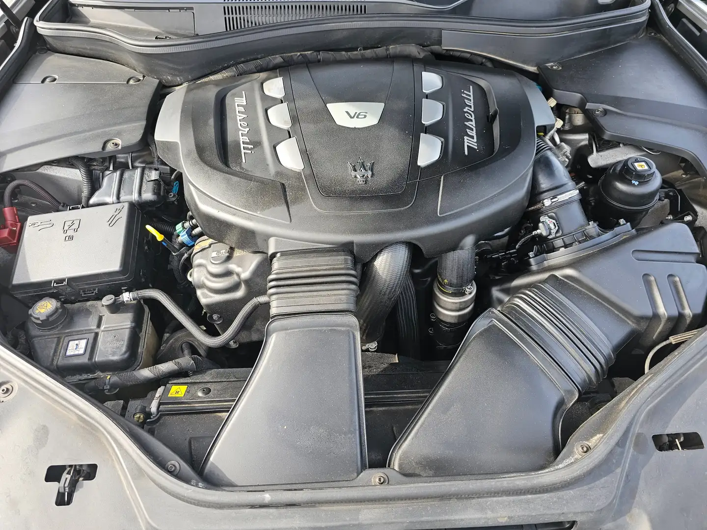 Maserati Levante 3.0 V6 Turbo Gris - 2