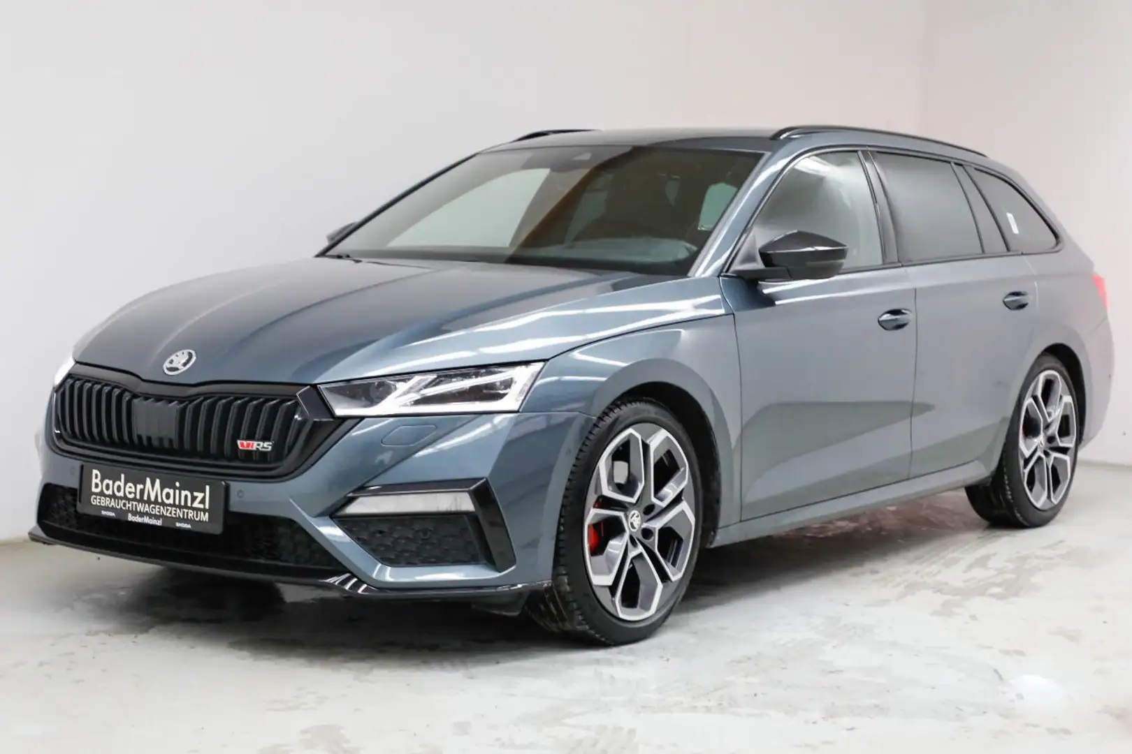 Skoda Octavia Combi RS 2.0 TDI DSG 4x4 StdHzg AHK Pano Grau - 2