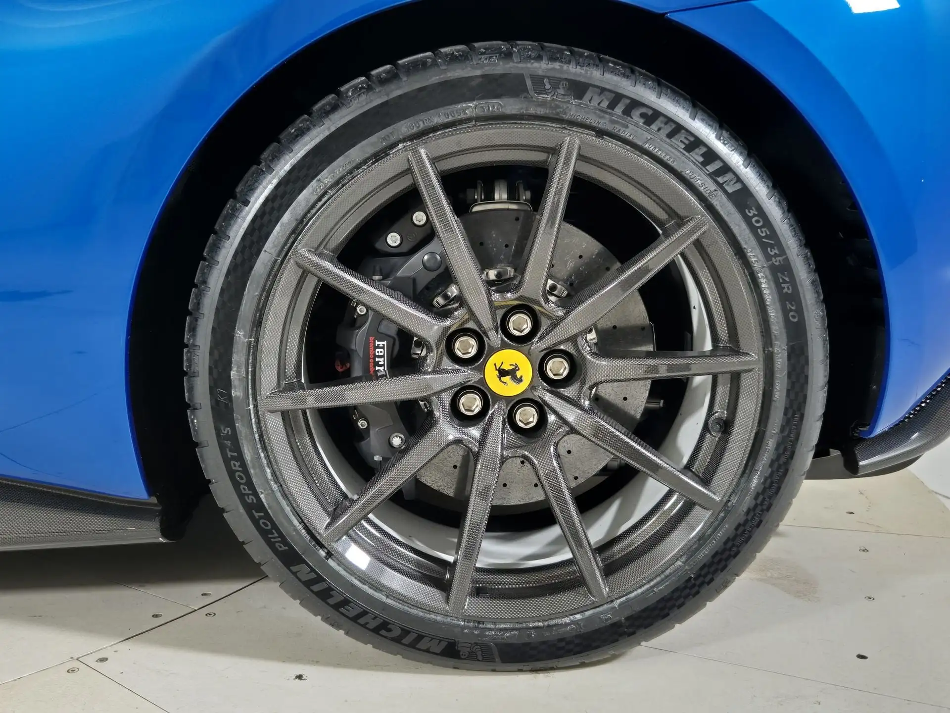 페라리 296 GTS 2024 파랑 사진 7