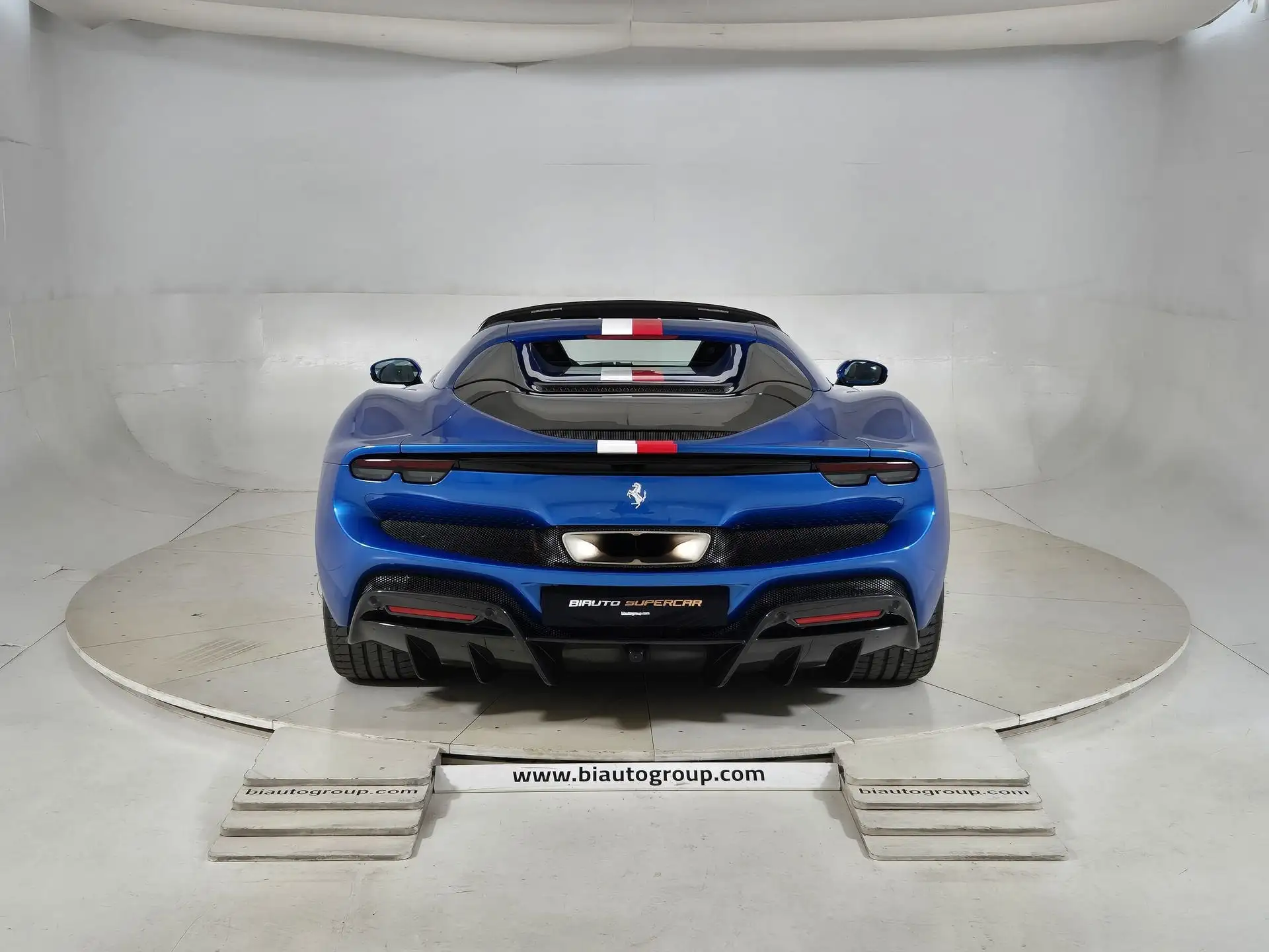 페라리 296 GTS 2024 파랑 사진 3