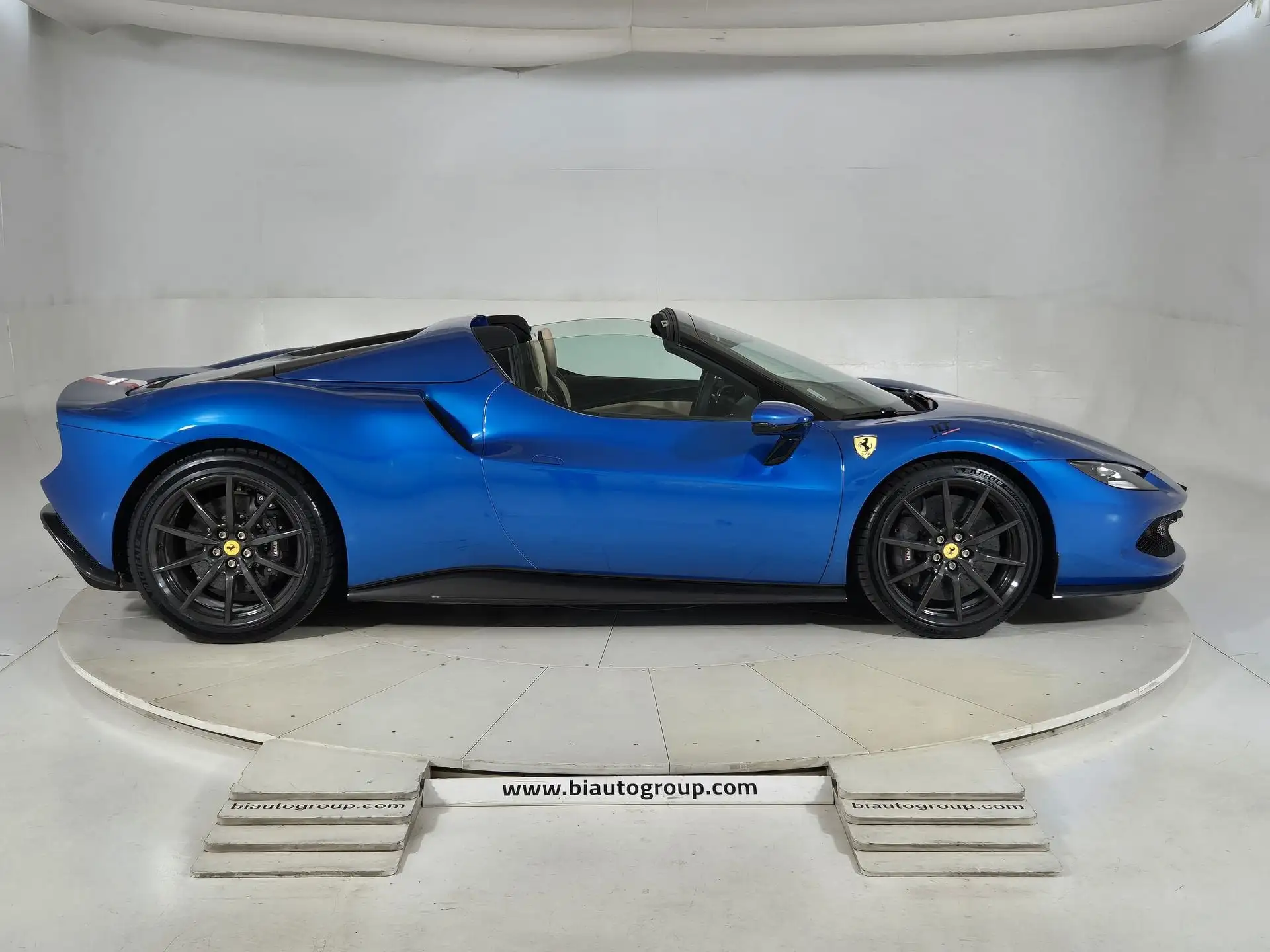 페라리 296 GTS 2024 파랑 사진 5