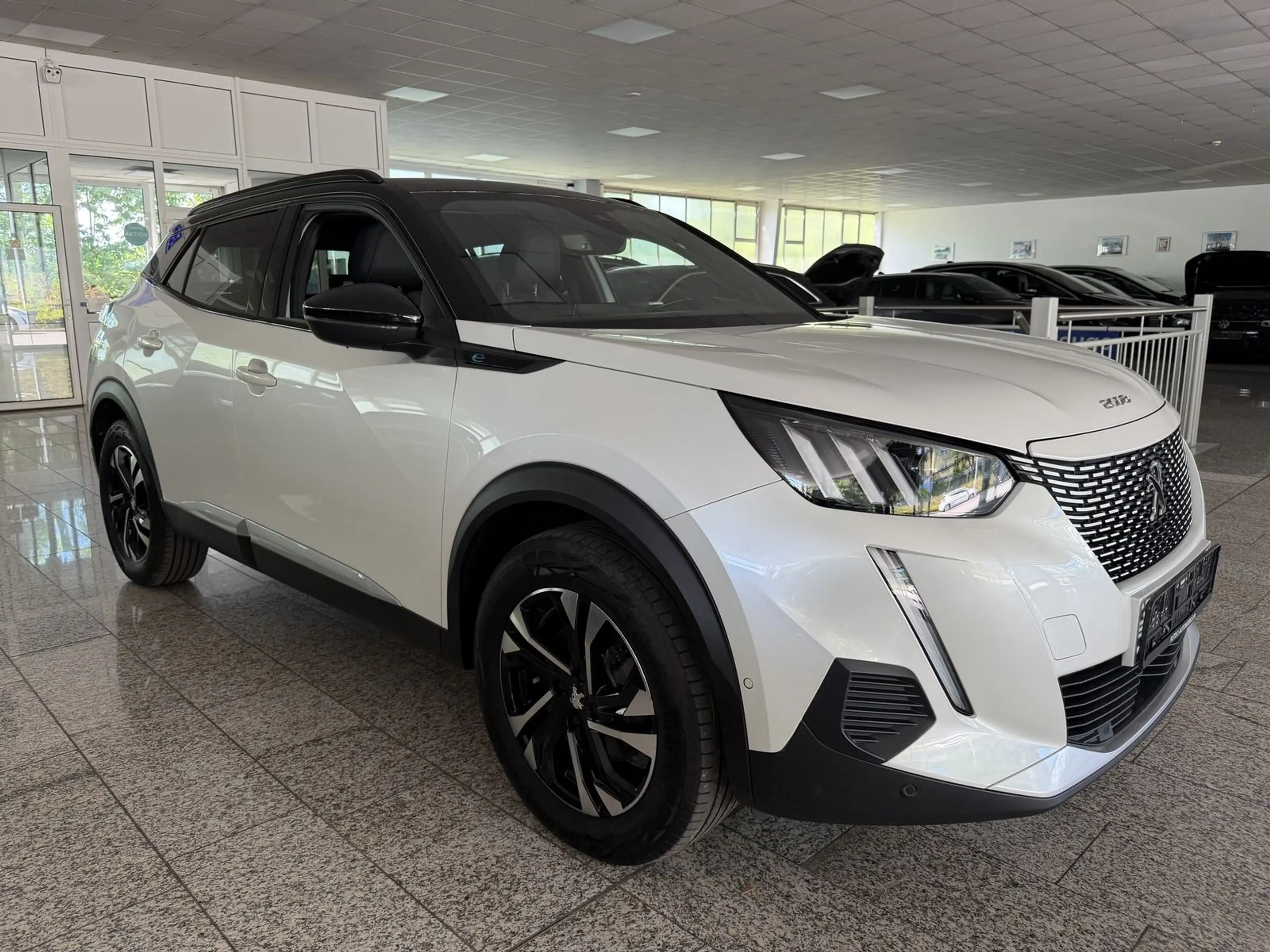 Peugeot 2008 e- GT — photo 3
