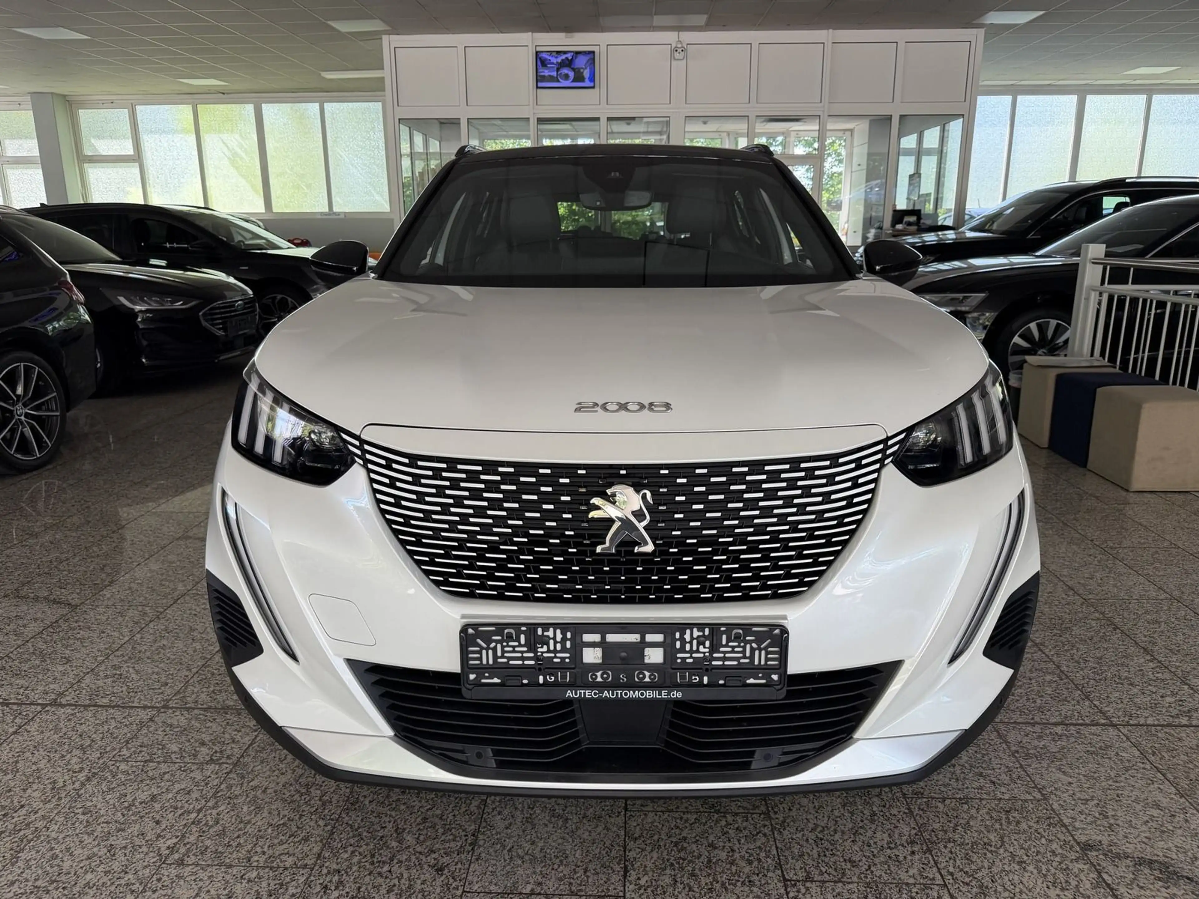 Peugeot 2008 e- GT — photo 2