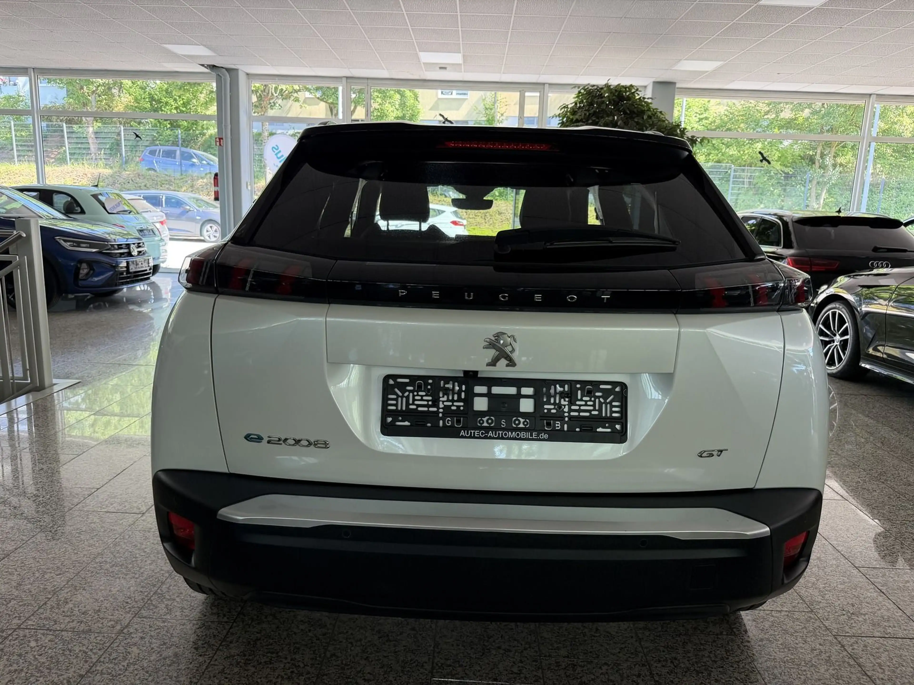 Peugeot 2008 e- GT — photo 5