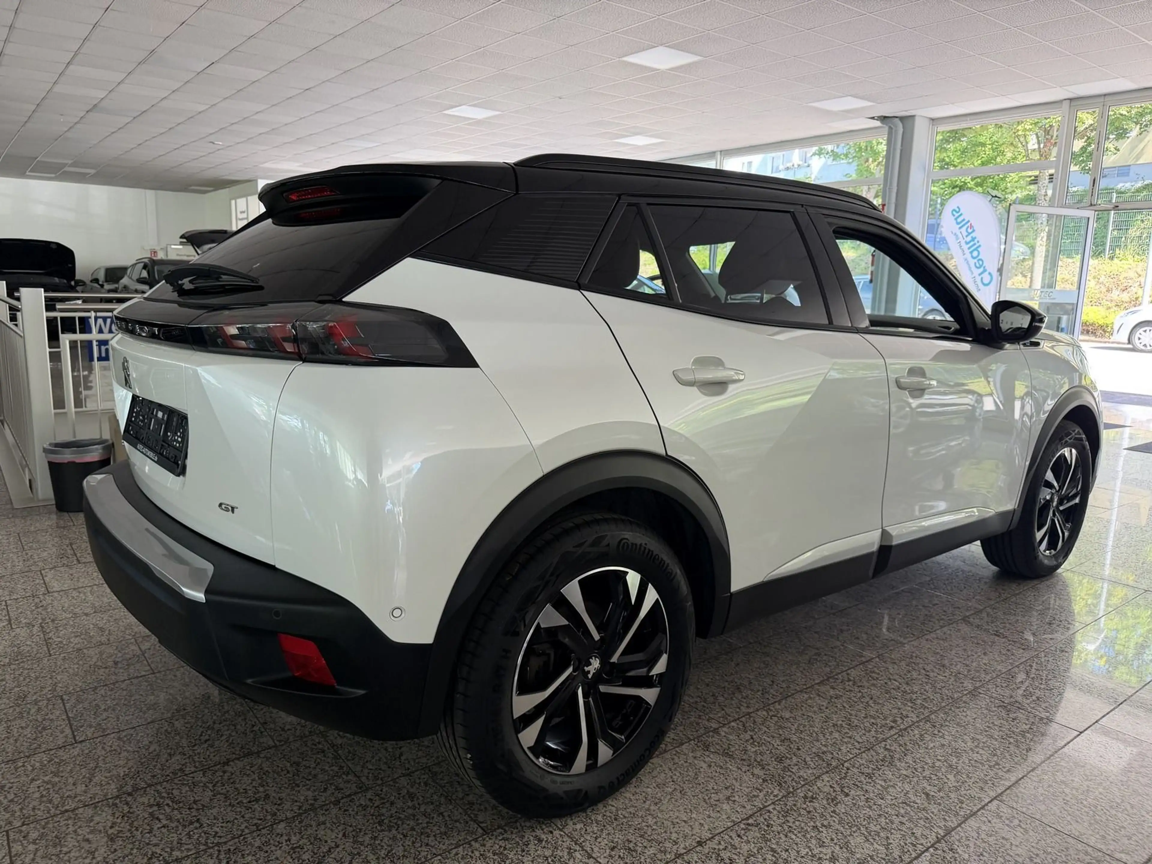 Peugeot 2008 e- GT — photo 6