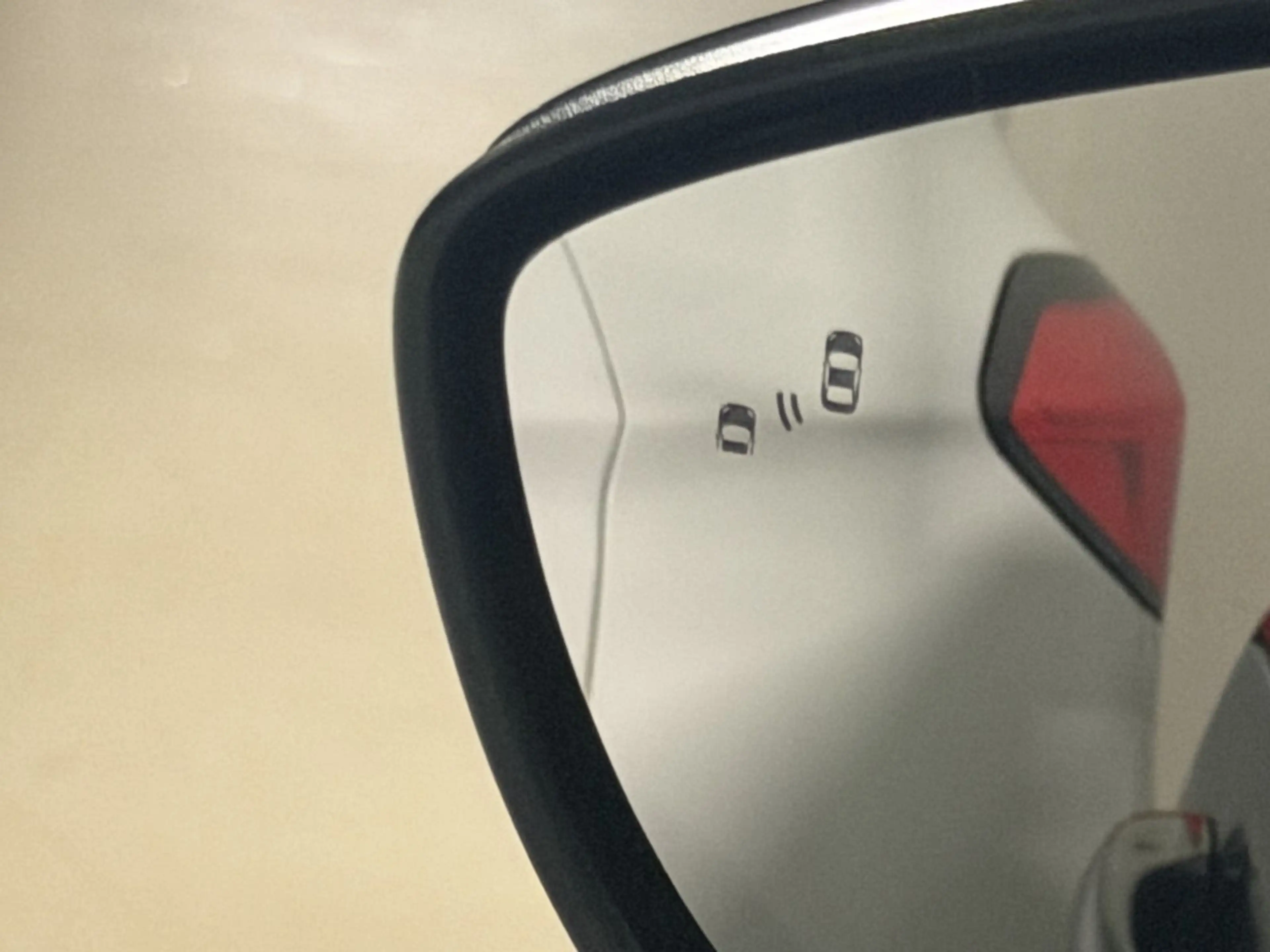 Peugeot 2008 e- GT — photo 15
