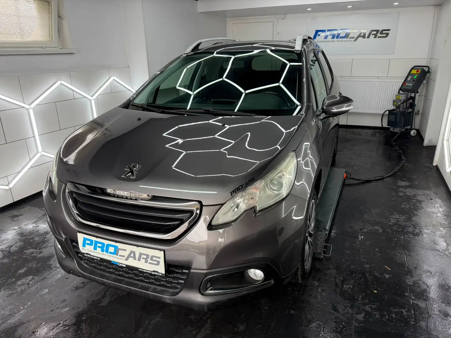 Peugeot 2008 Active Grau - 1