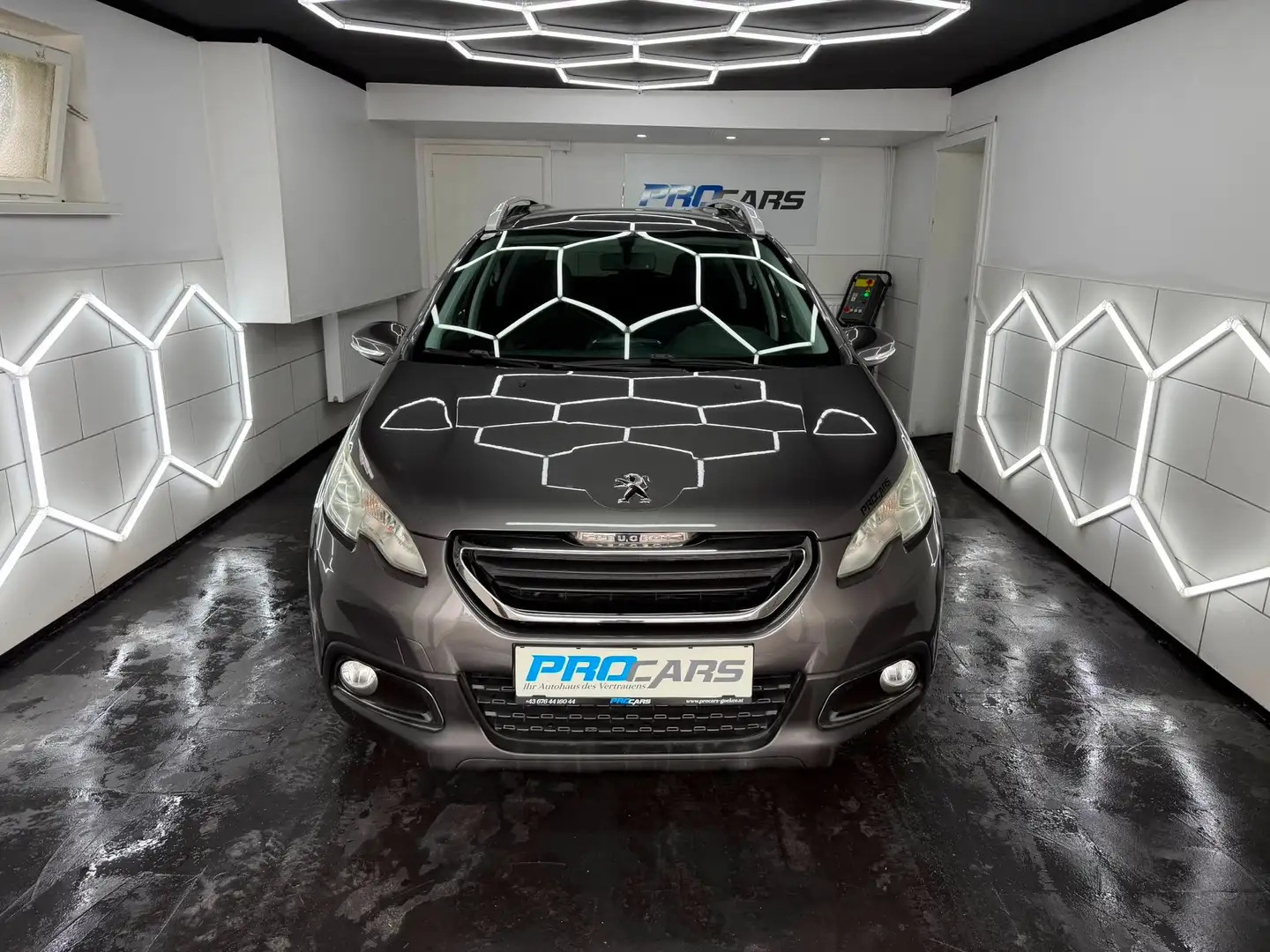 Peugeot 2008 Active Grau - 2